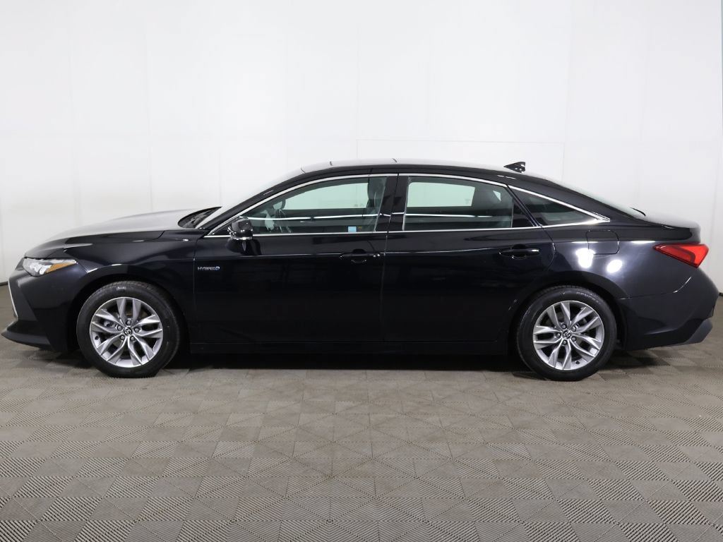 Used 2019 Toyota Avalon XLE w/ Moonroof Package FWD image 17