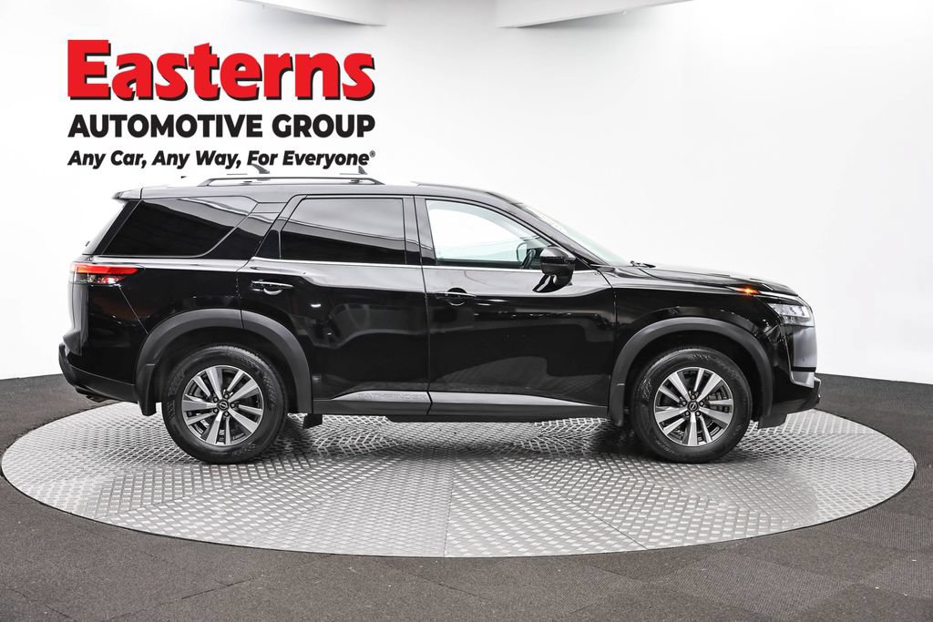 Used 2023 Nissan Pathfinder SL w/ Lighting Package (N92) AWD/4WD image 4