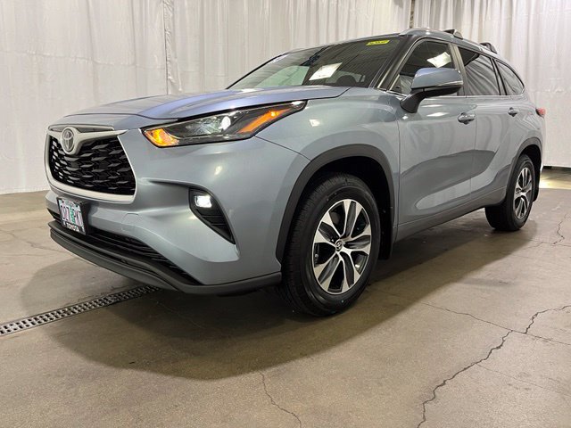 Used 2024 Toyota Highlander XLE AWD/4WD image 27