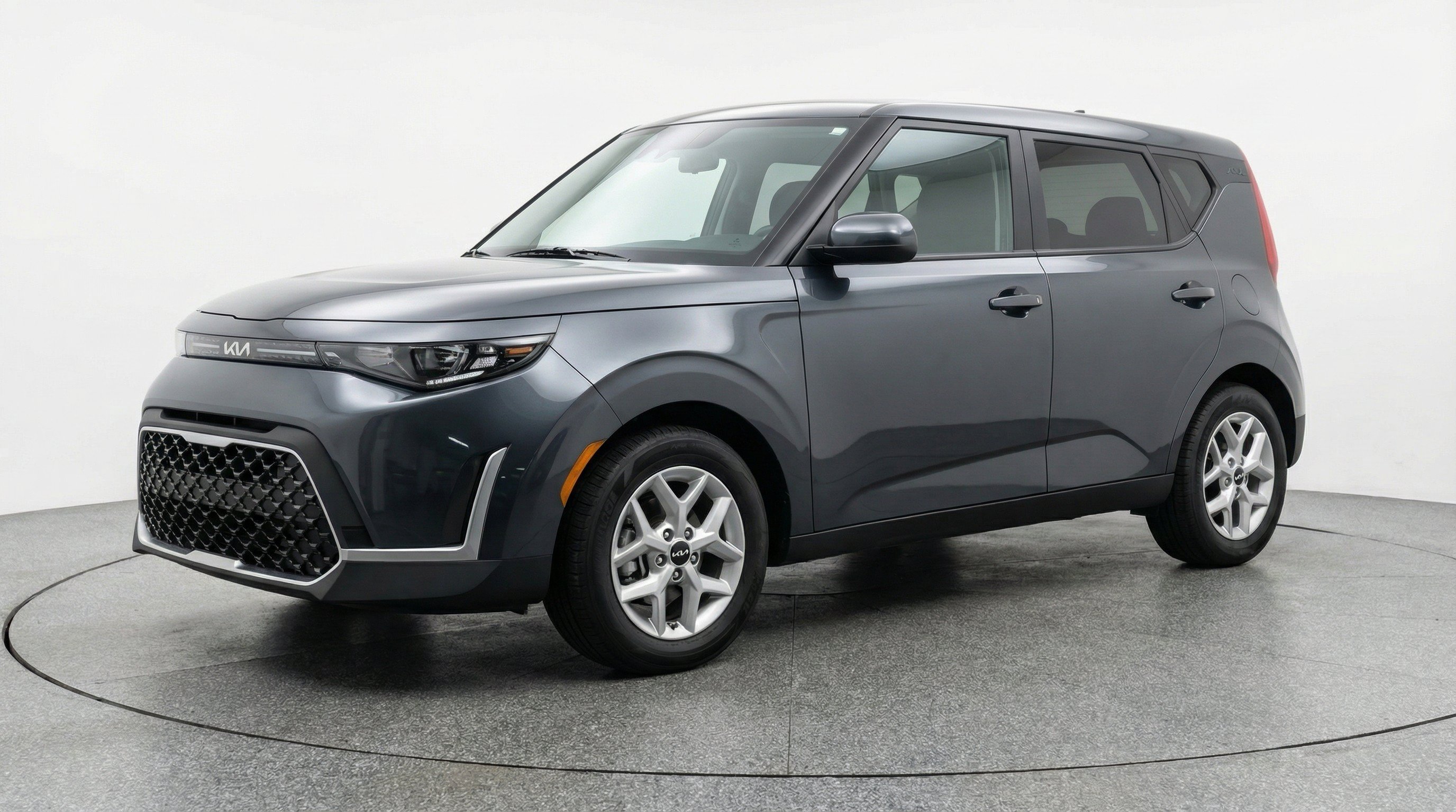 Used 2025 Kia Soul LX w/ LX Technology Package FWD image 3