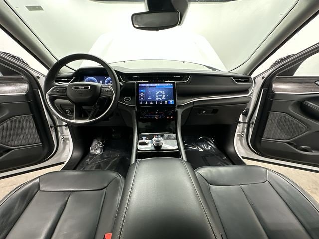 Used 2023 Jeep Grand Cherokee Limited image 22