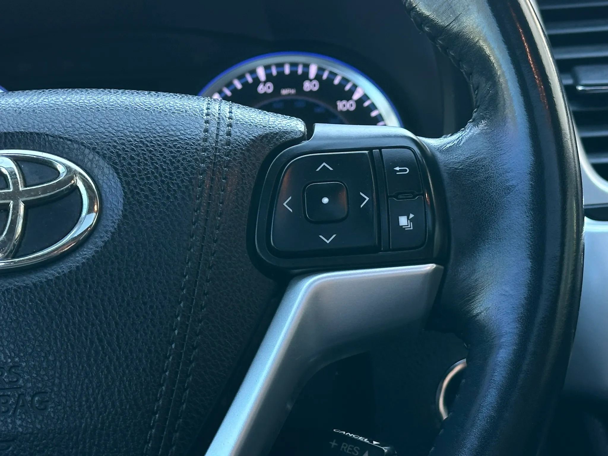 Used 2015 Toyota Highlander XLE image 31