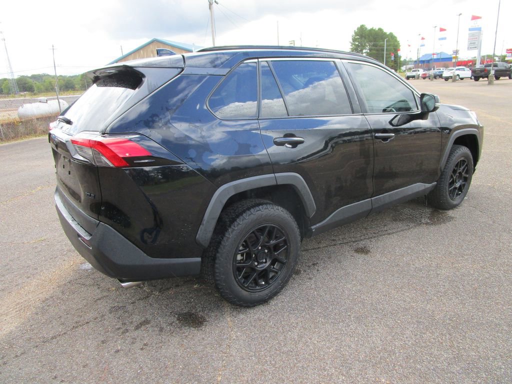 Used 2022 Toyota RAV4 XLE image 7