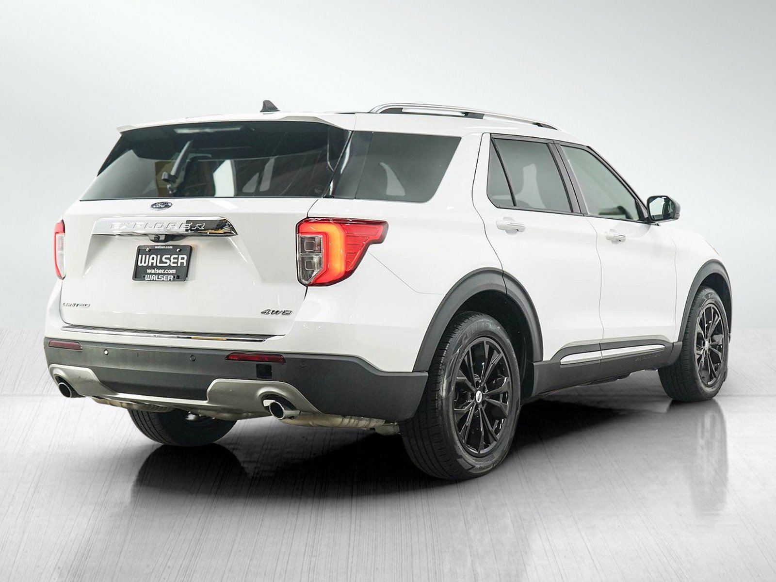 Used 2023 Ford Explorer Limited AWD/4WD image 5