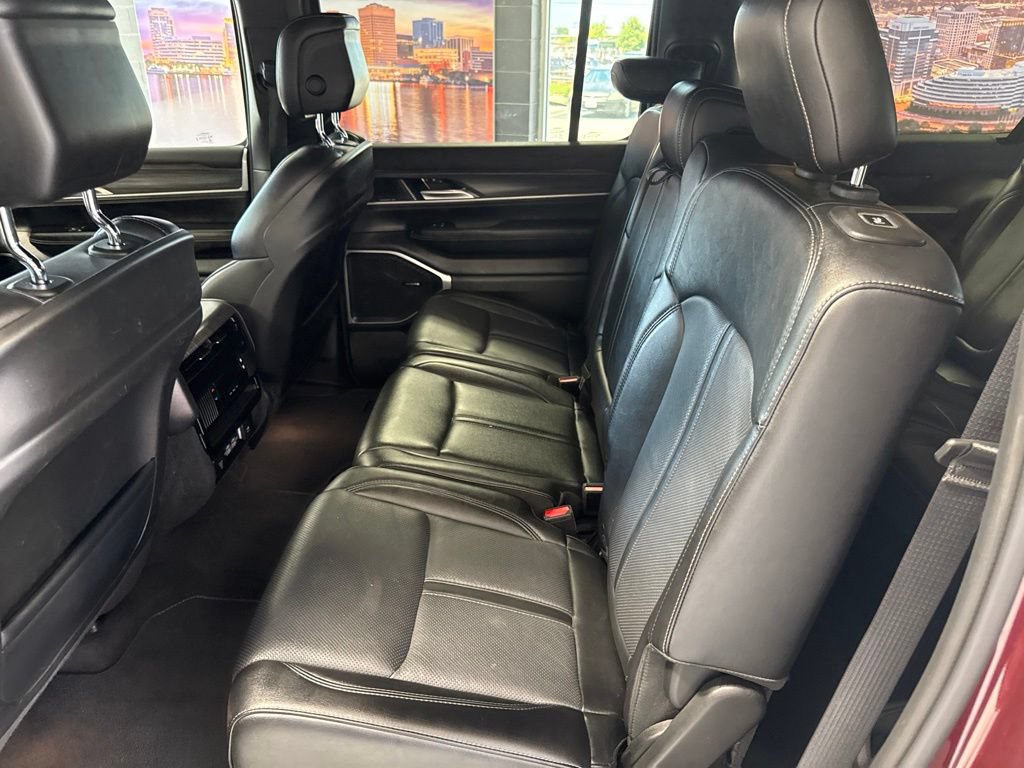 Used 2024 Jeep Wagoneer L Series II w/ Flexible Seating Group AWD/4WD image 12