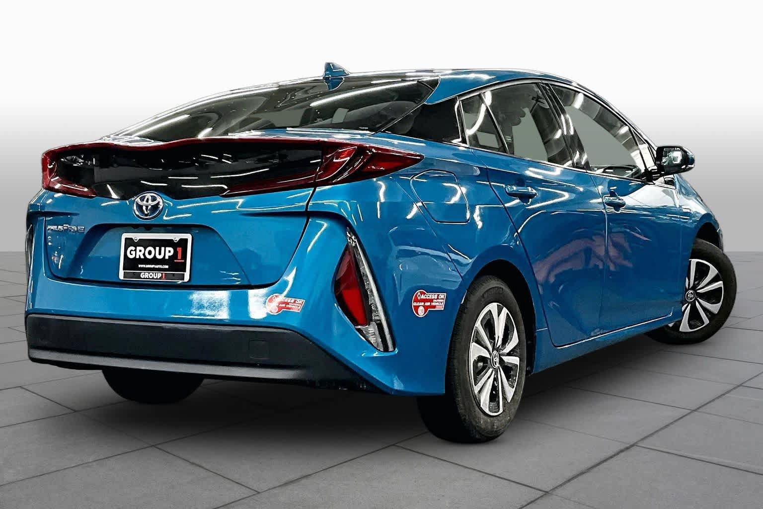 Used 2017 Toyota Prius Prime Premium w/ Carpet Mat Package FWD image 12