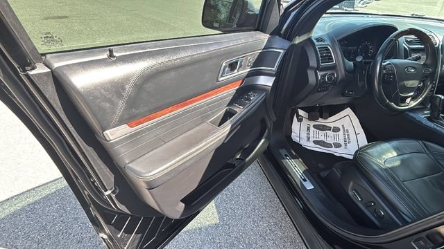 Used 2017 Ford Explorer Platinum AWD/4WD image 10