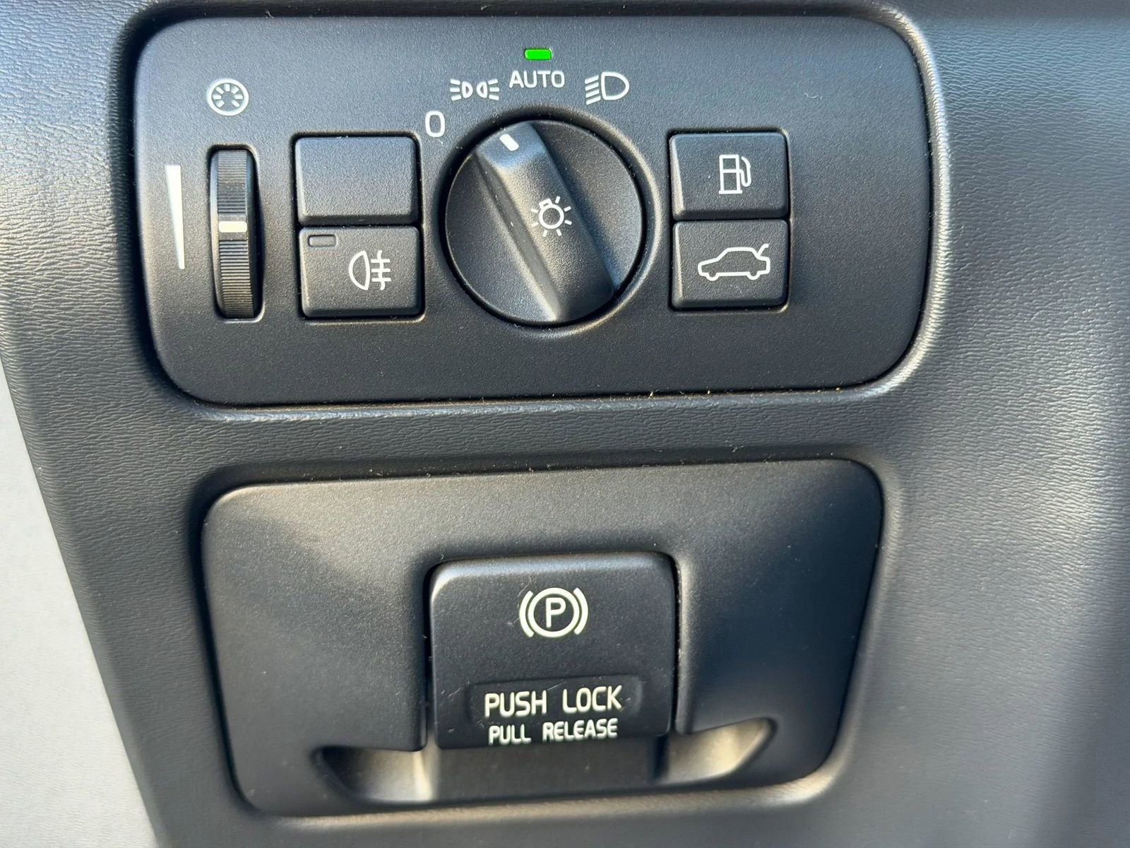 Used 2013 Volvo XC60 T6 image 40