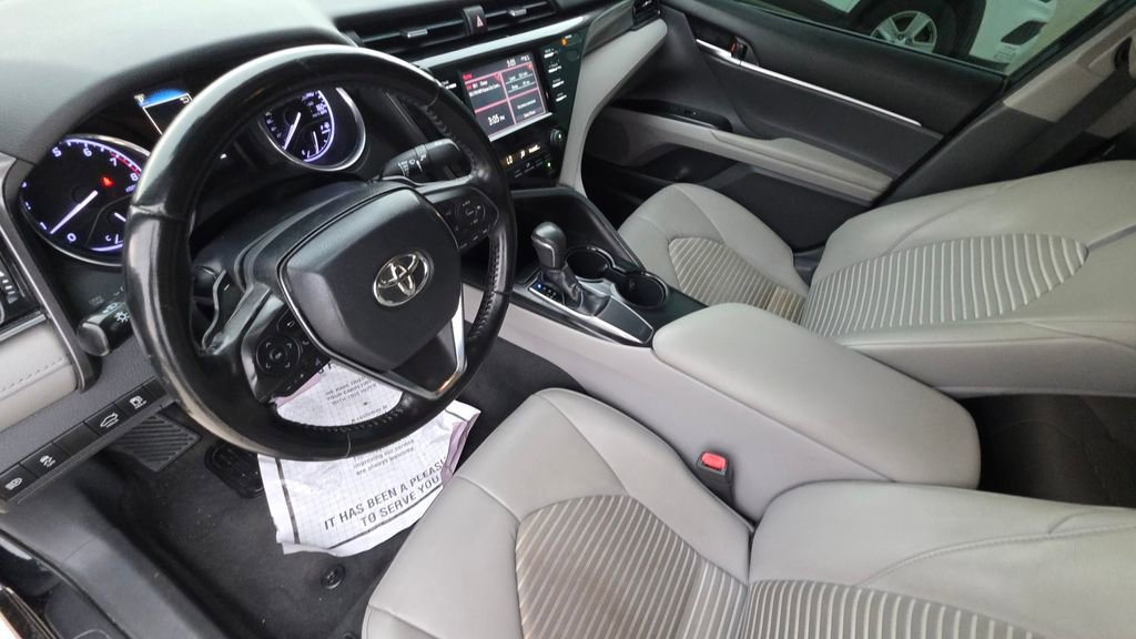 Used 2019 Toyota Camry SE image 12