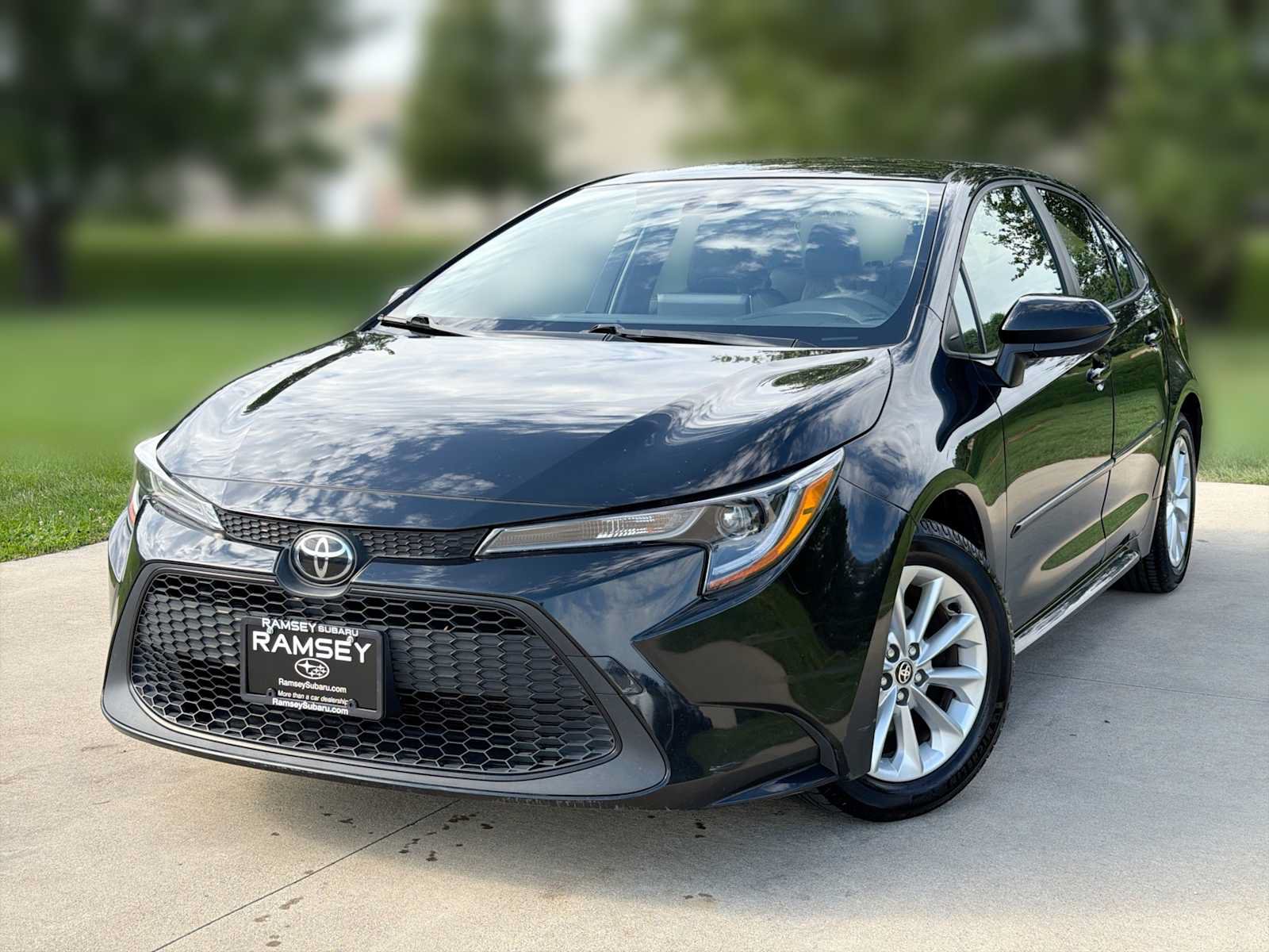 Used 2020 Toyota Corolla LE w/ LE Convenience Package FWD image 1