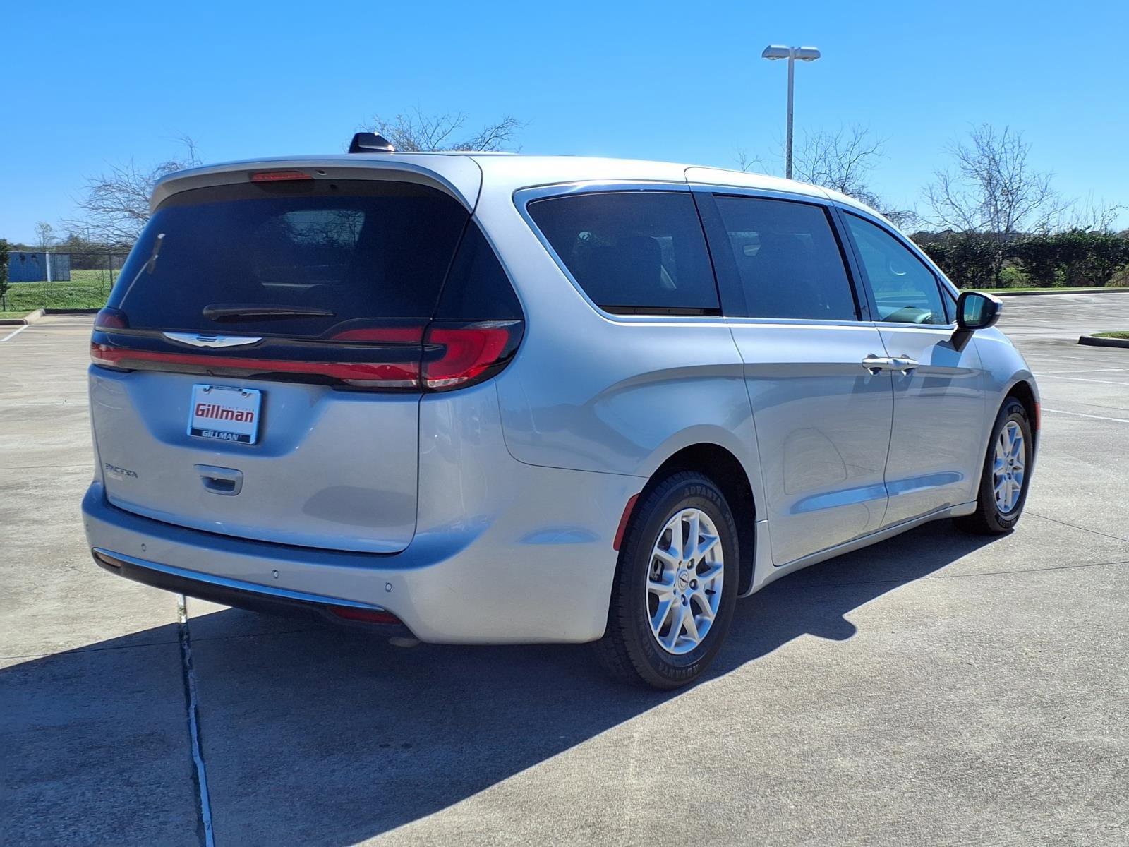 Used 2023 Chrysler Pacifica Touring-L FWD image 10