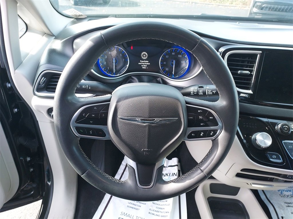 Used 2022 Chrysler Pacifica Touring-L image 20