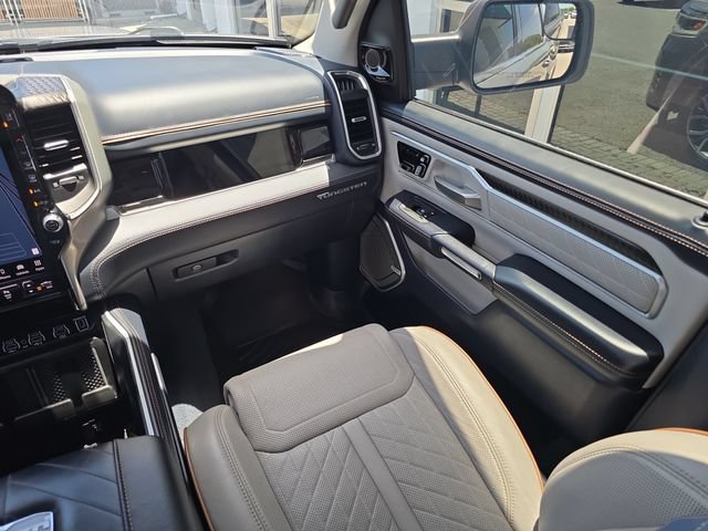 Used 2025 RAM 1500 Tungsten AWD/4WD image 14