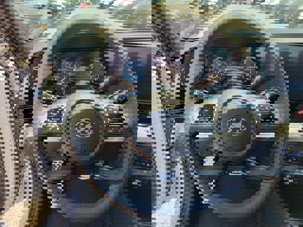 New 2025 Hyundai Elantra SEL image 18