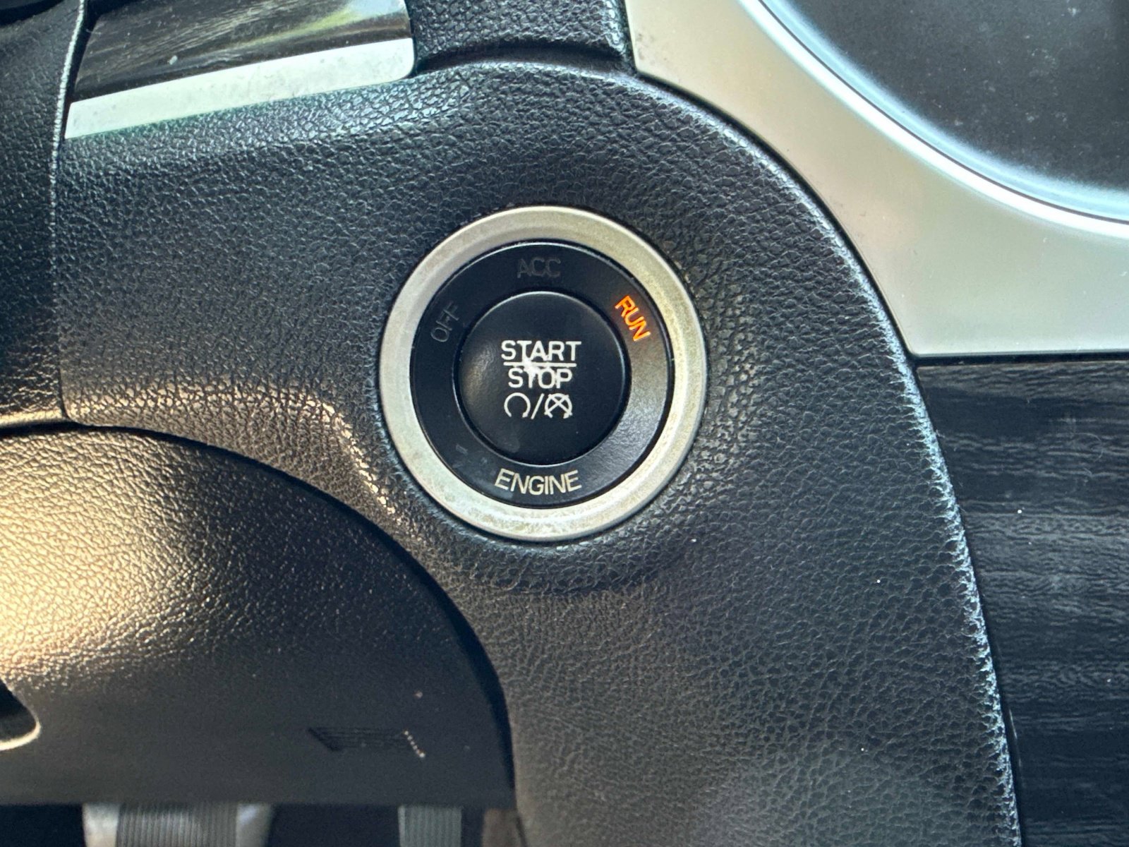 Used 2015 Chrysler 300 Limited w/ Driver Convenience Group image 25