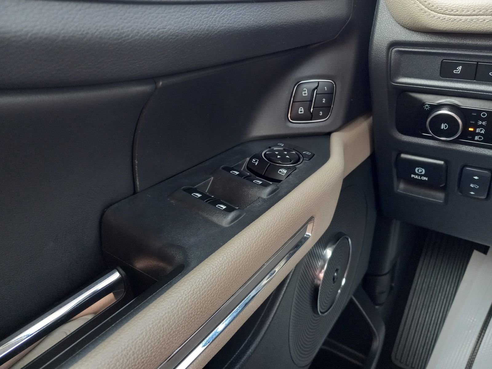 Used 2024 Ford Expedition Limited AWD/4WD image 28