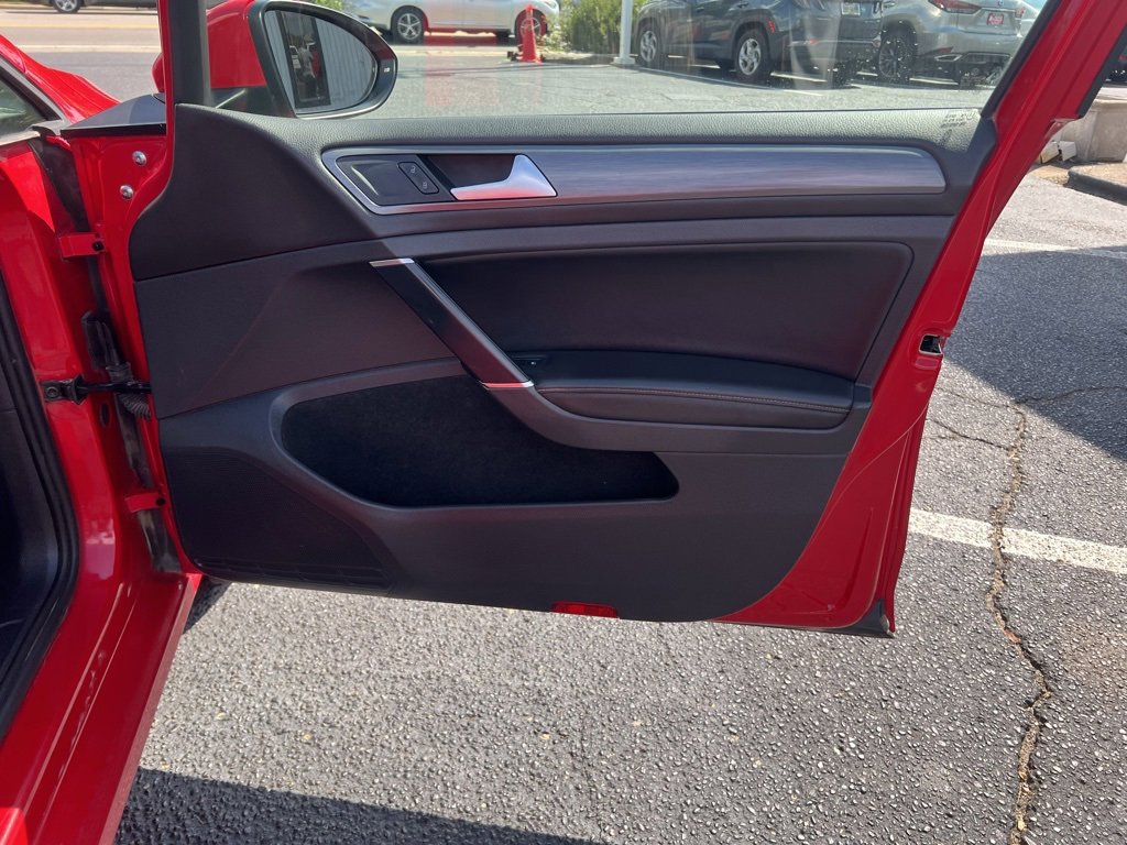 Used 2018 Volkswagen Golf SE image 26