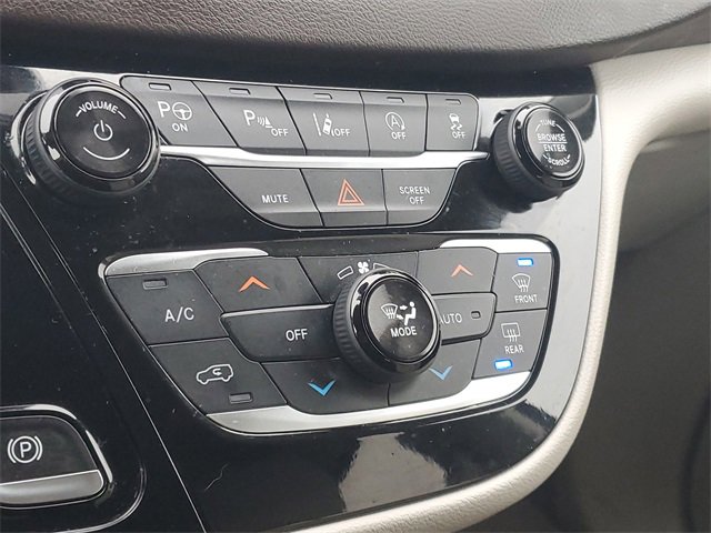 Used 2019 Chrysler Pacifica Touring-L w/ Advanced Safetytec Group image 29