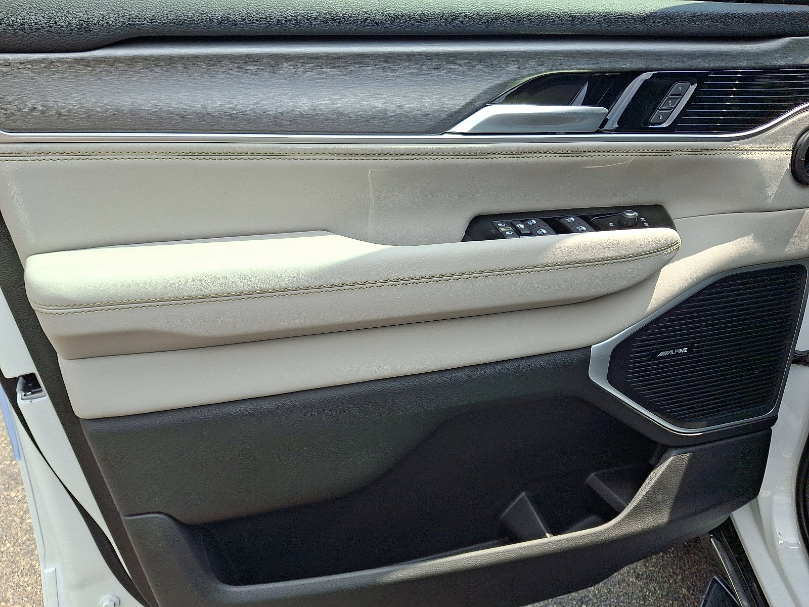 New 2025 Jeep Wagoneer 4WD w/ Convenience Group I image 10