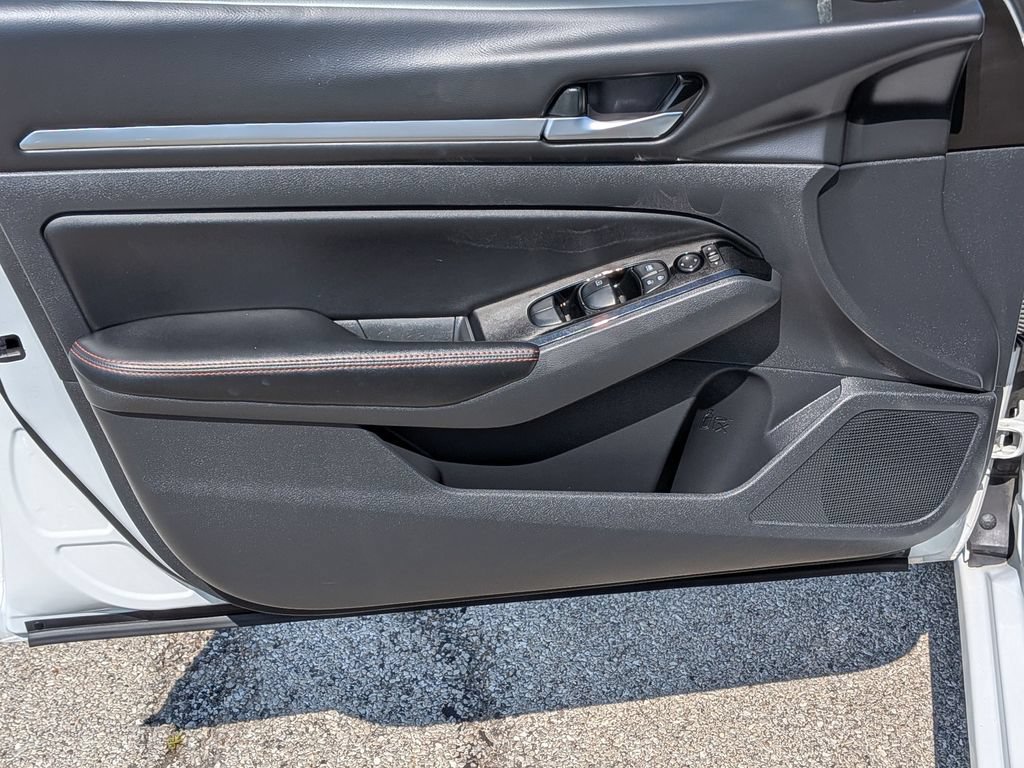 Used 2024 Nissan Altima 2.5 SR FWD image 18