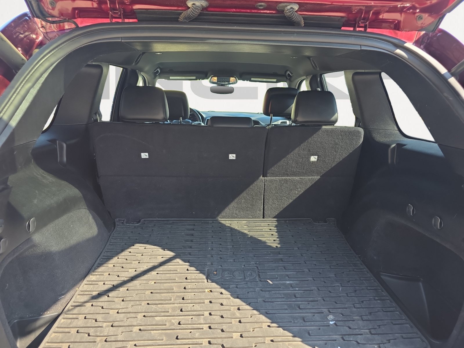 Used 2018 Jeep Grand Cherokee Altitude RWD image 10
