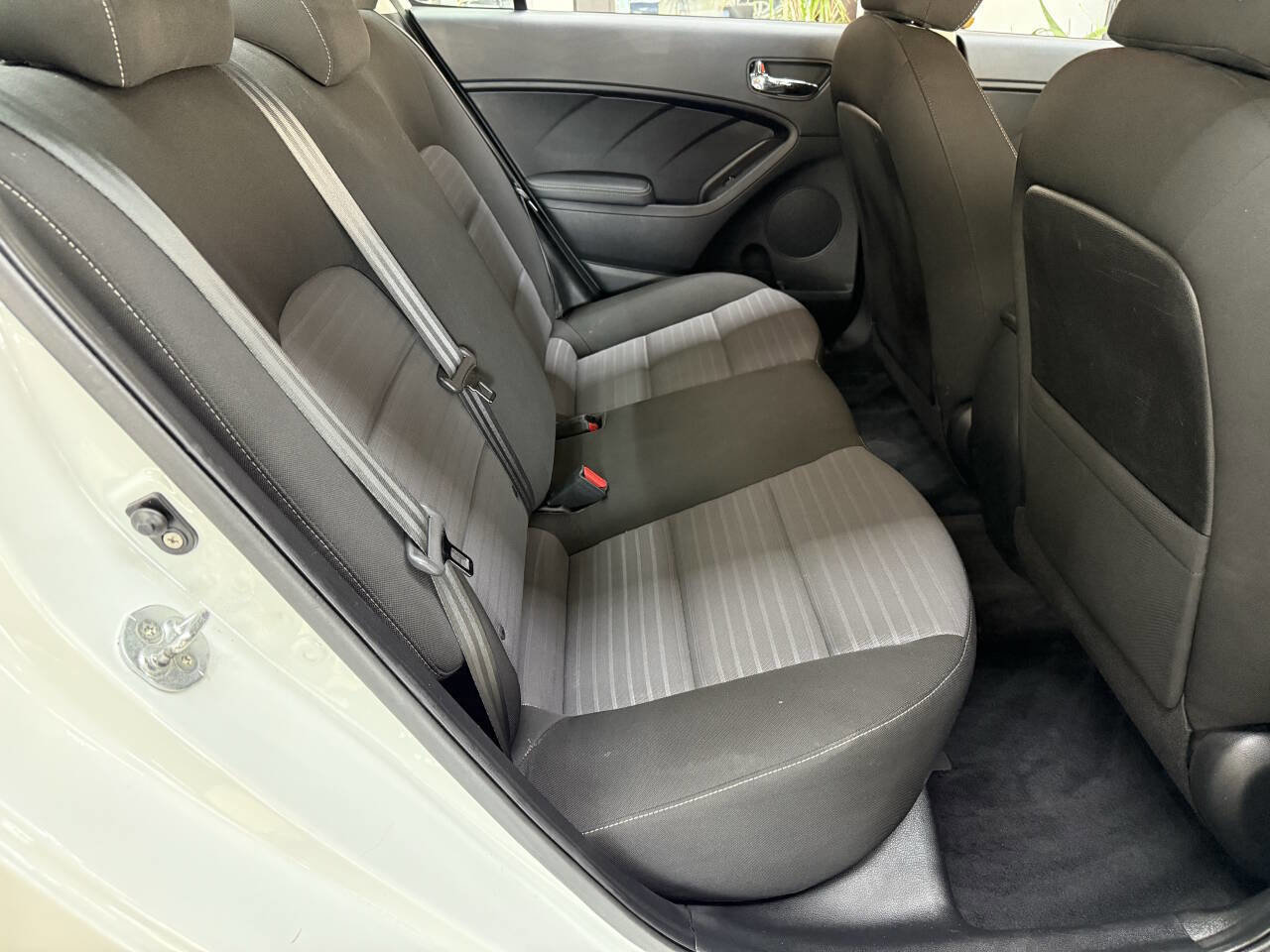 Used 2017 Kia Forte S image 14