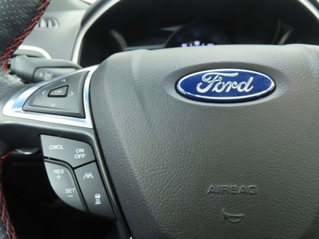 Used 2020 Ford Edge ST-Line w/ Cold Weather Package image 11