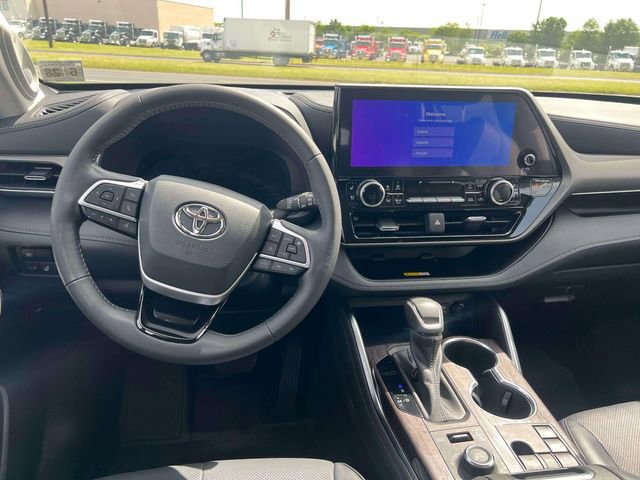 Used 2023 Toyota Highlander Limited AWD/4WD image 26