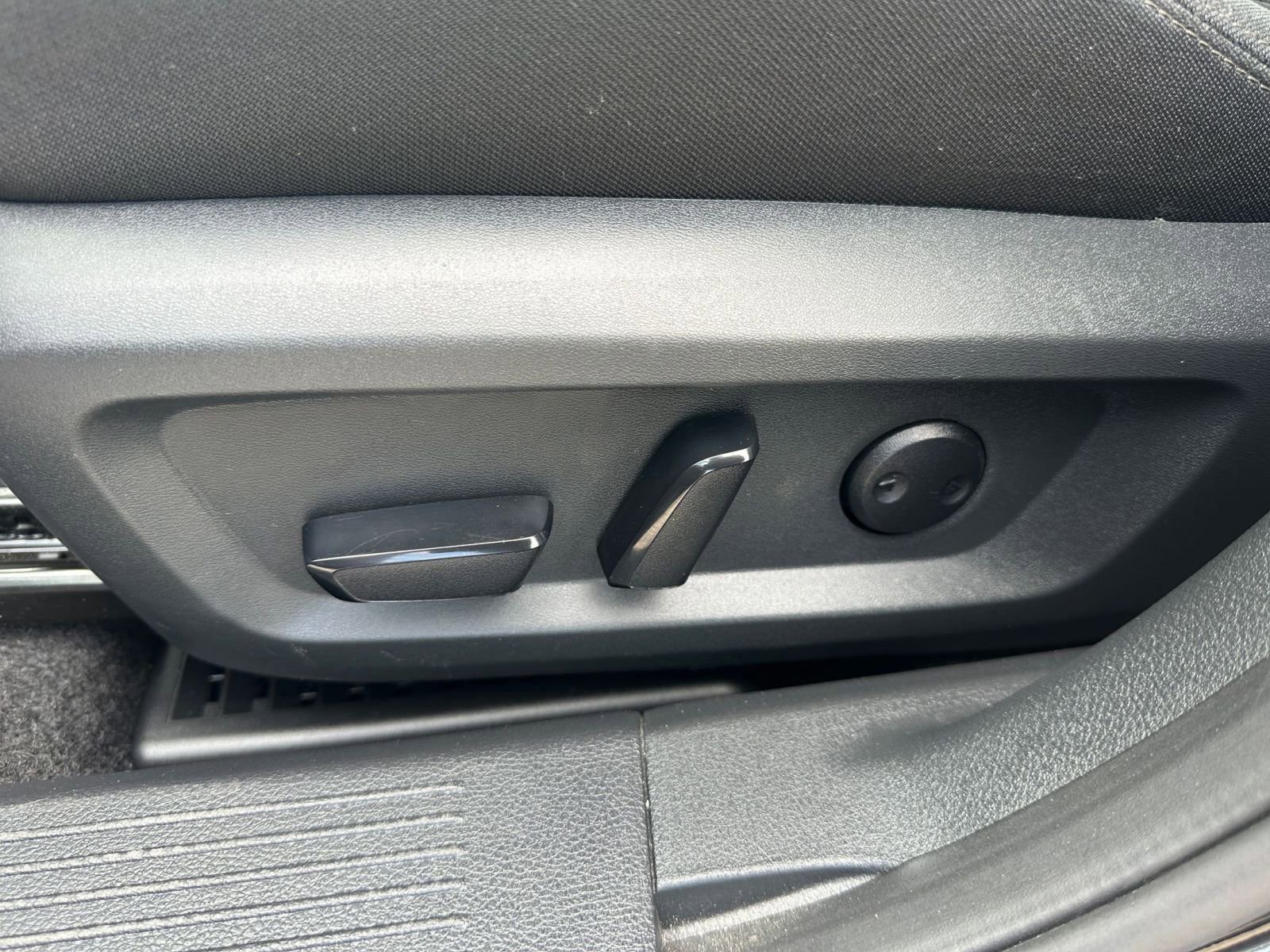 Used 2023 Nissan Rogue SV image 23