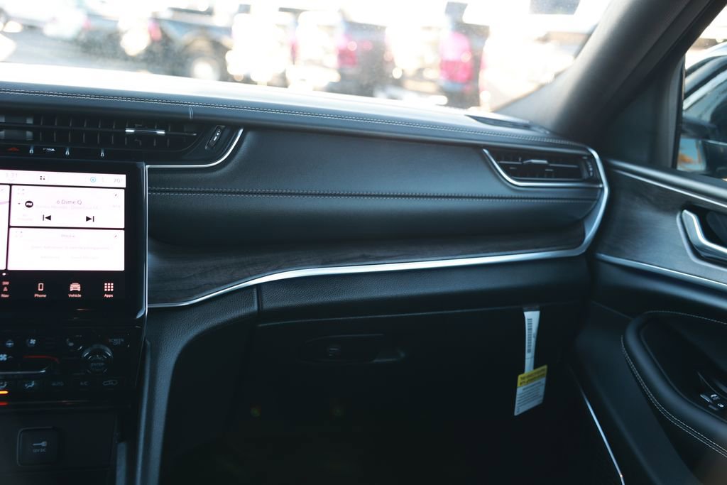 New 2025 Jeep Grand Cherokee L Overland image 23