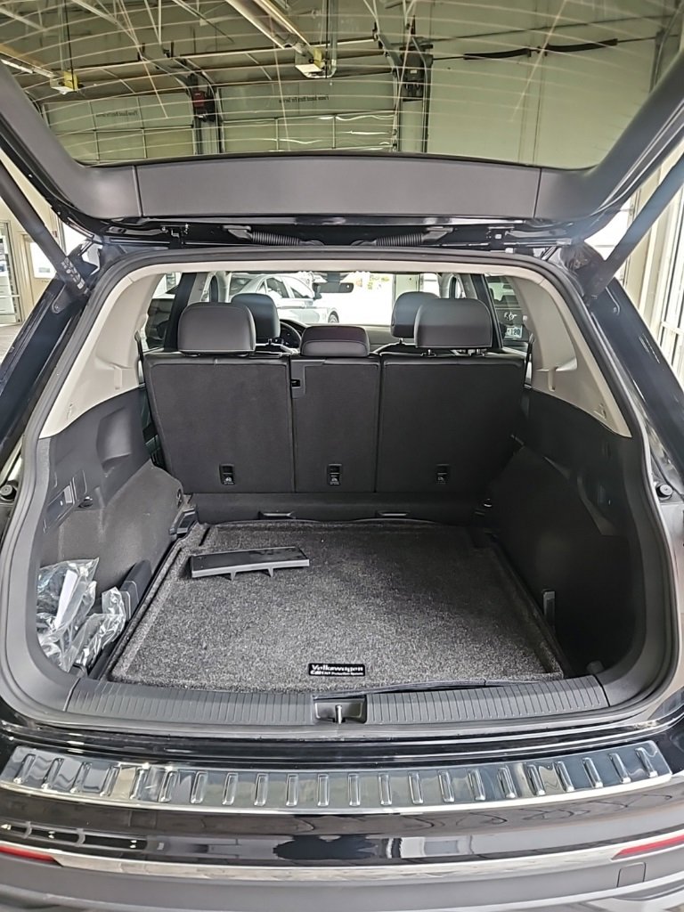 Used 2024 Volkswagen Tiguan SE image 19