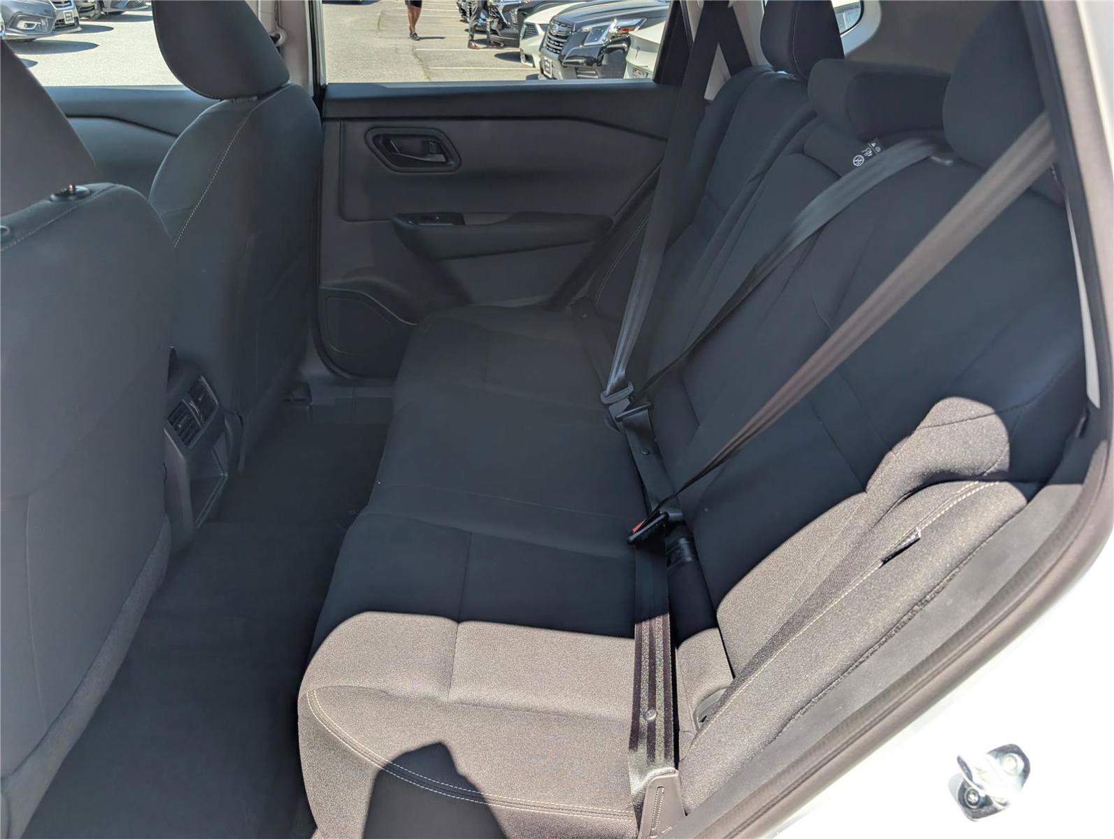 Used 2024 Nissan Rogue S AWD/4WD image 14
