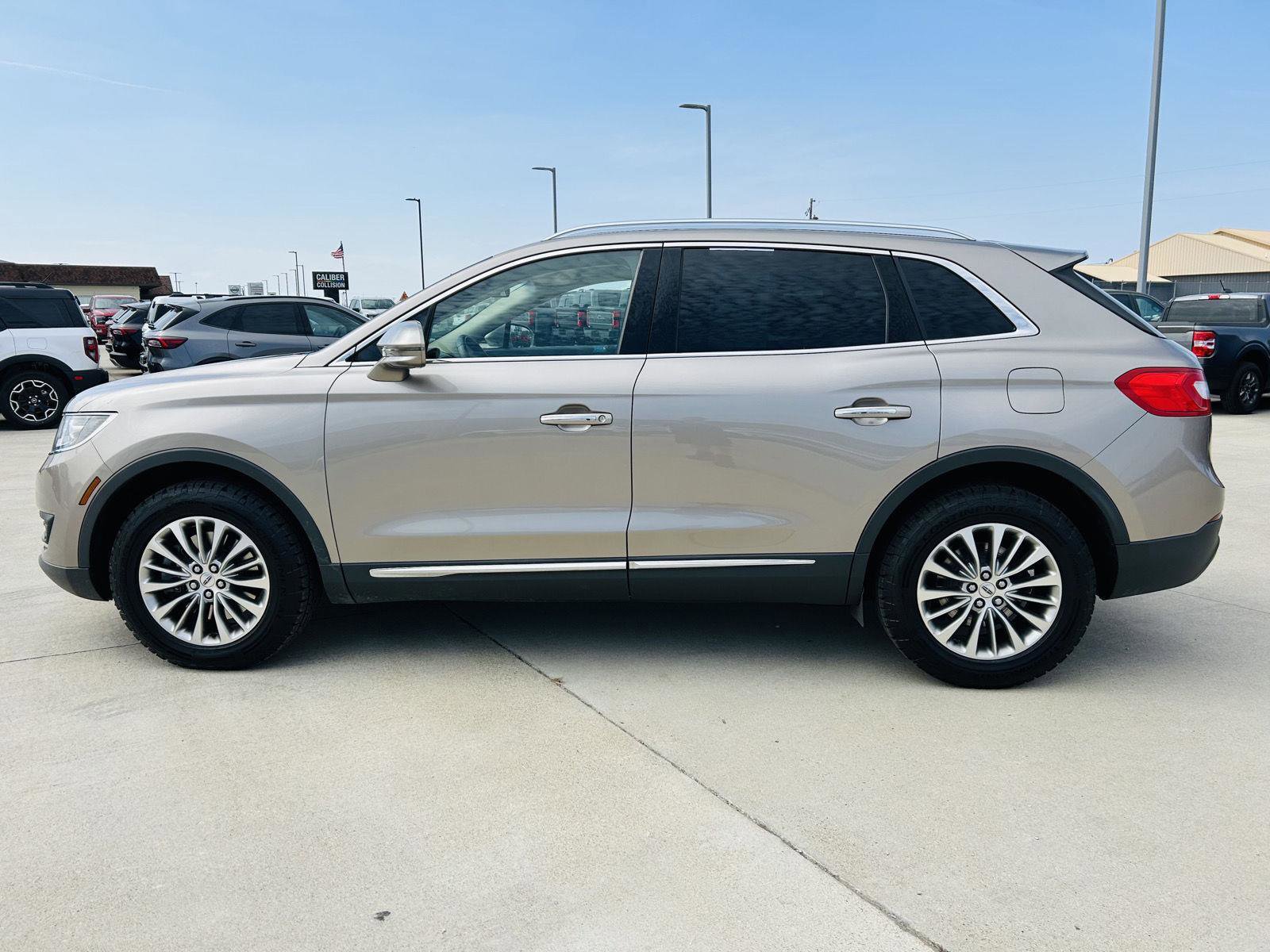 Used 2018 Lincoln MKX Select w/ Select Plus Package image 37