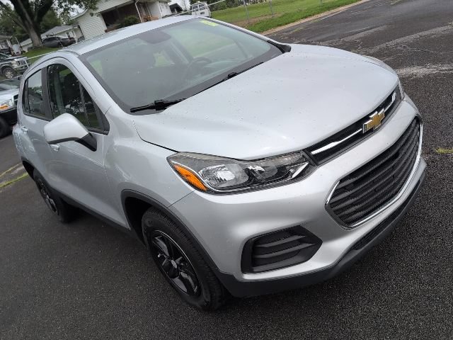 Used 2017 Chevrolet Trax LS AWD/4WD image 2