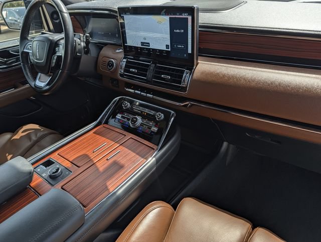 Used 2024 Lincoln Navigator Reserve AWD/4WD image 37