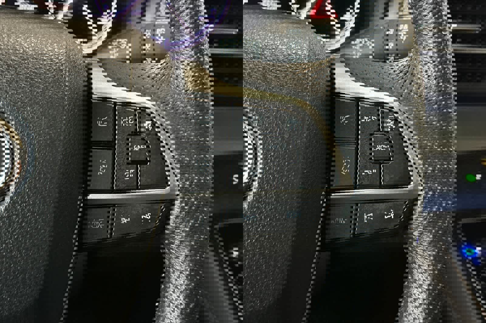 Used 2022 Toyota Sienna Limited image 28