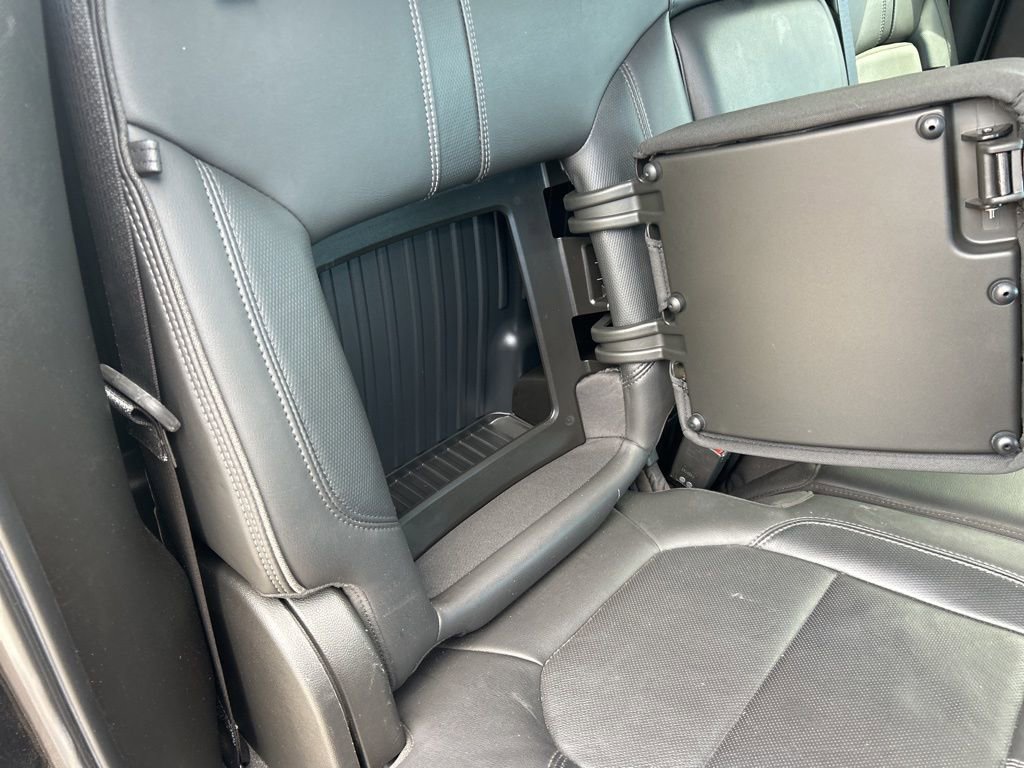 Used 2020 Chevrolet Silverado 1500 High Country w/ Technology Package AWD/4WD image 32