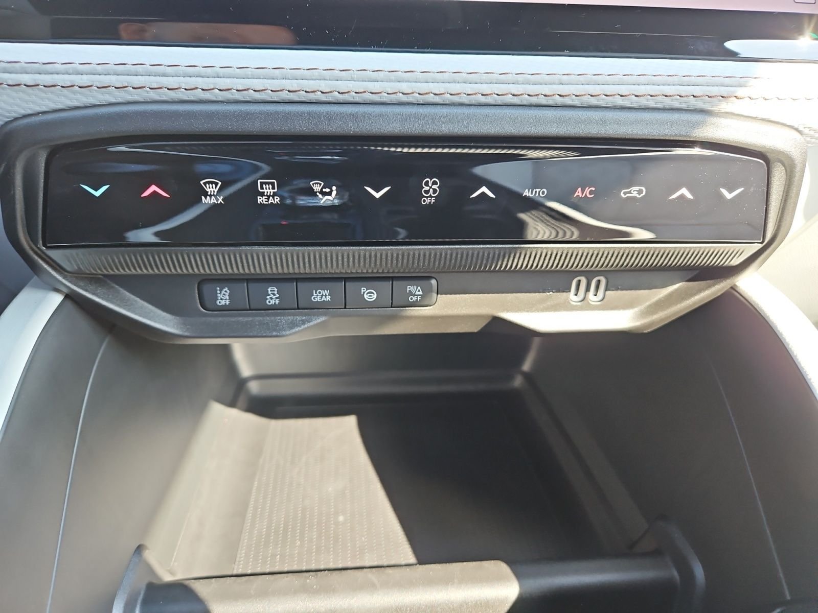 New 2026 Jeep Cherokee Overland AWD/4WD image 27