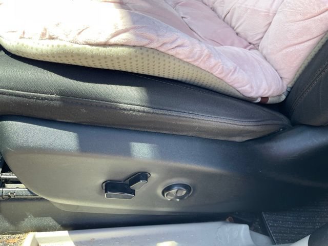 Used 2018 Chrysler Pacifica Touring w/ Tire & Wheel Group FWD image 7