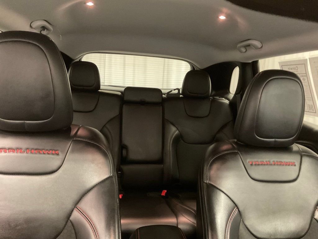 Used 2019 Jeep Cherokee Trailhawk w/ Cold Weather Group AWD/4WD image 30