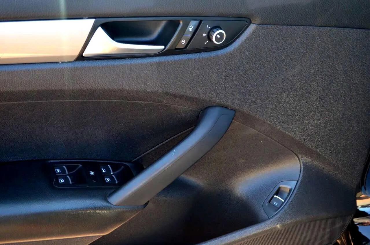 Used 2013 Volkswagen Passat 2.5 S image 16