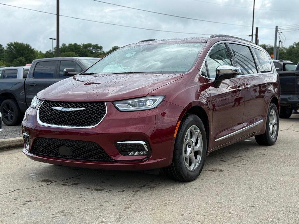 Used 2023 Chrysler Pacifica Limited w/ Uconnect Theater Family Group AWD/4WD image 2