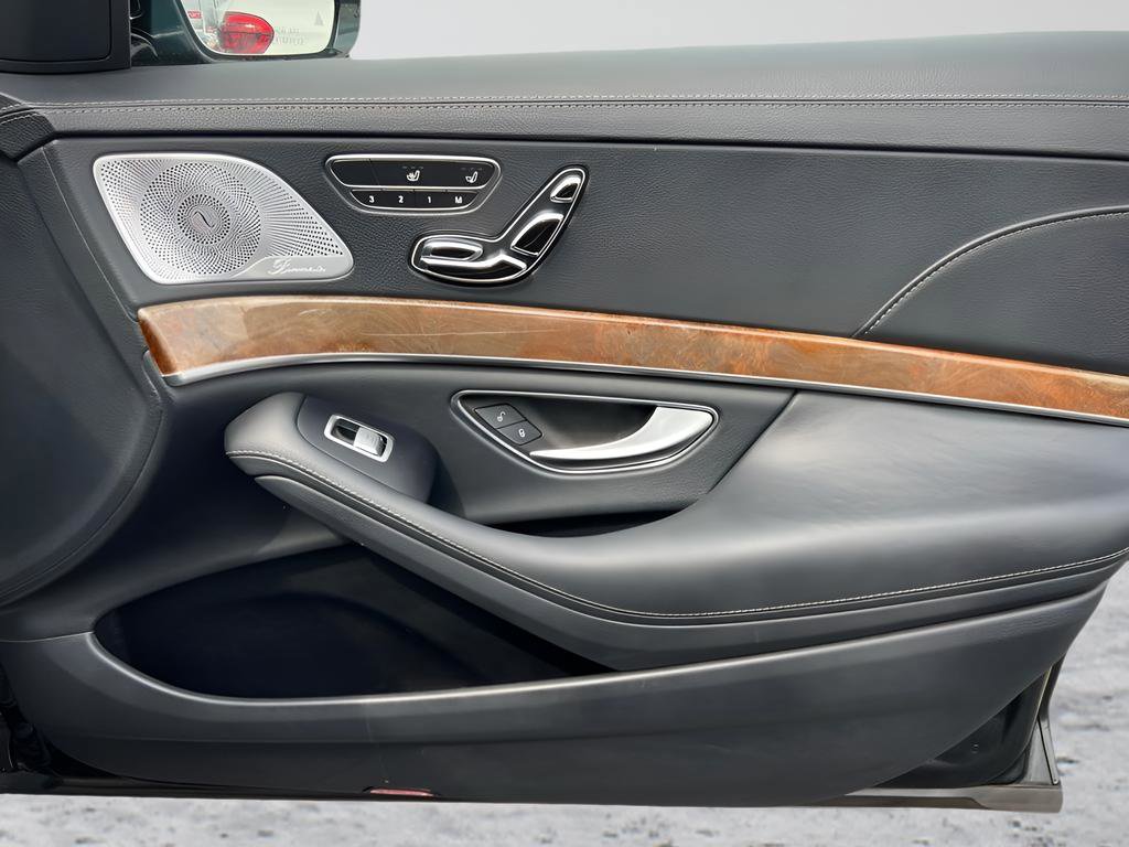 Used 2015 Mercedes-Benz S 550 4MATIC Sedan image 32
