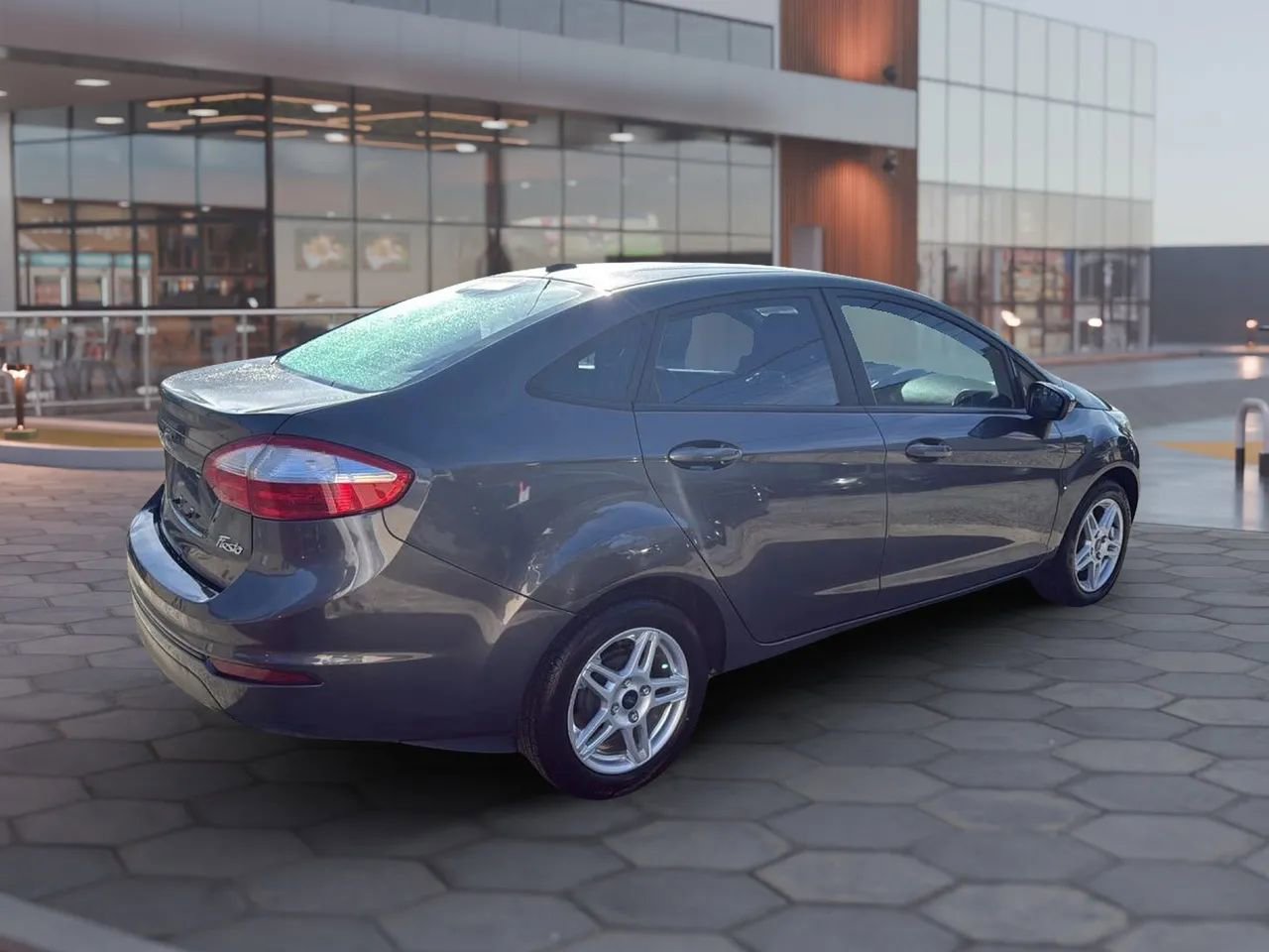 Used 2018 Ford Fiesta SE FWD image 9