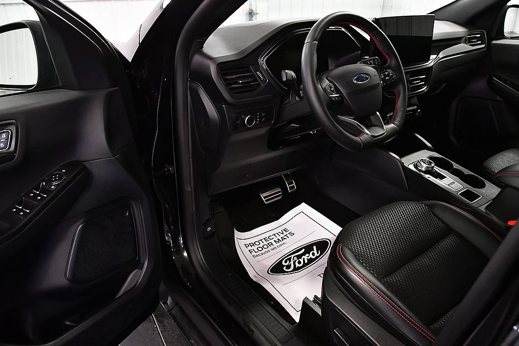 Used 2024 Ford Escape ST-Line w/ Tech Pack #1 AWD/4WD image 16