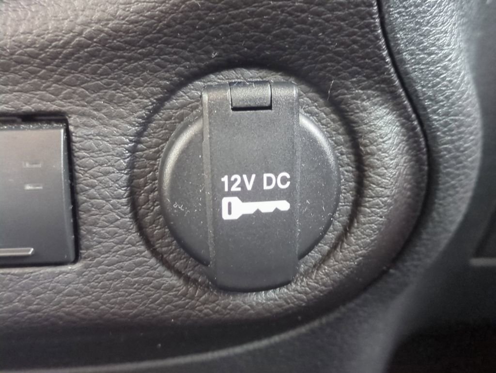 Used 2017 Jeep Wrangler Unlimited Sahara w/ Connectivity Group AWD/4WD image 22
