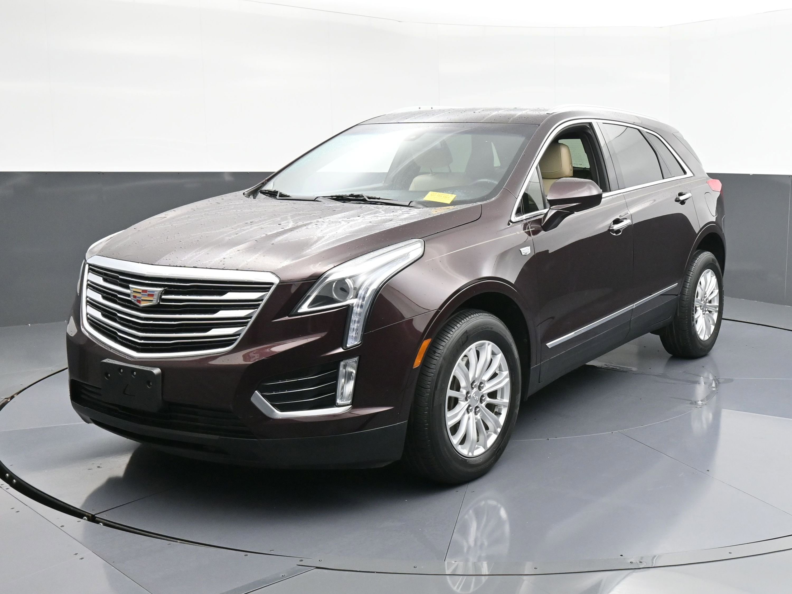 Used 2018 Cadillac XT5 FWD image 4