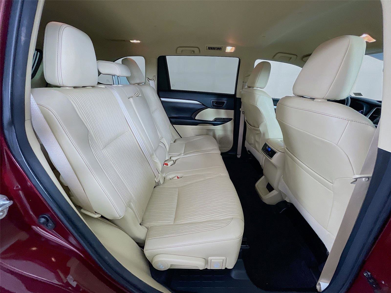 Used 2016 Toyota Highlander Plus image 29
