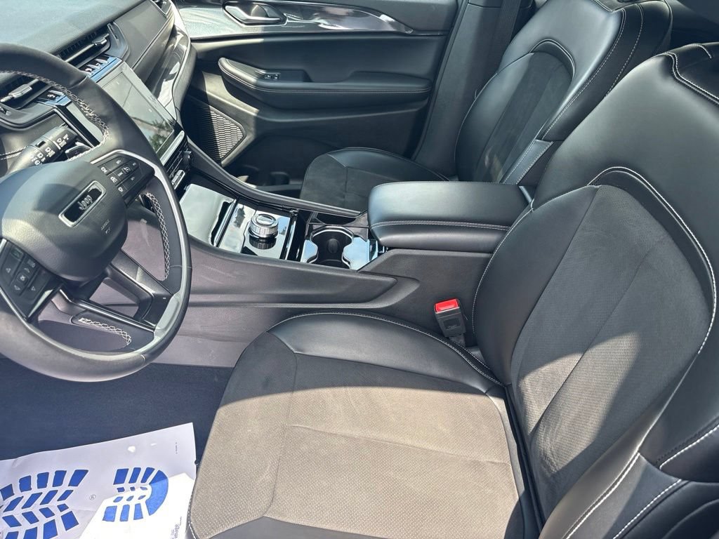 Certified 2023 Jeep Grand Cherokee Altitude AWD/4WD image 17