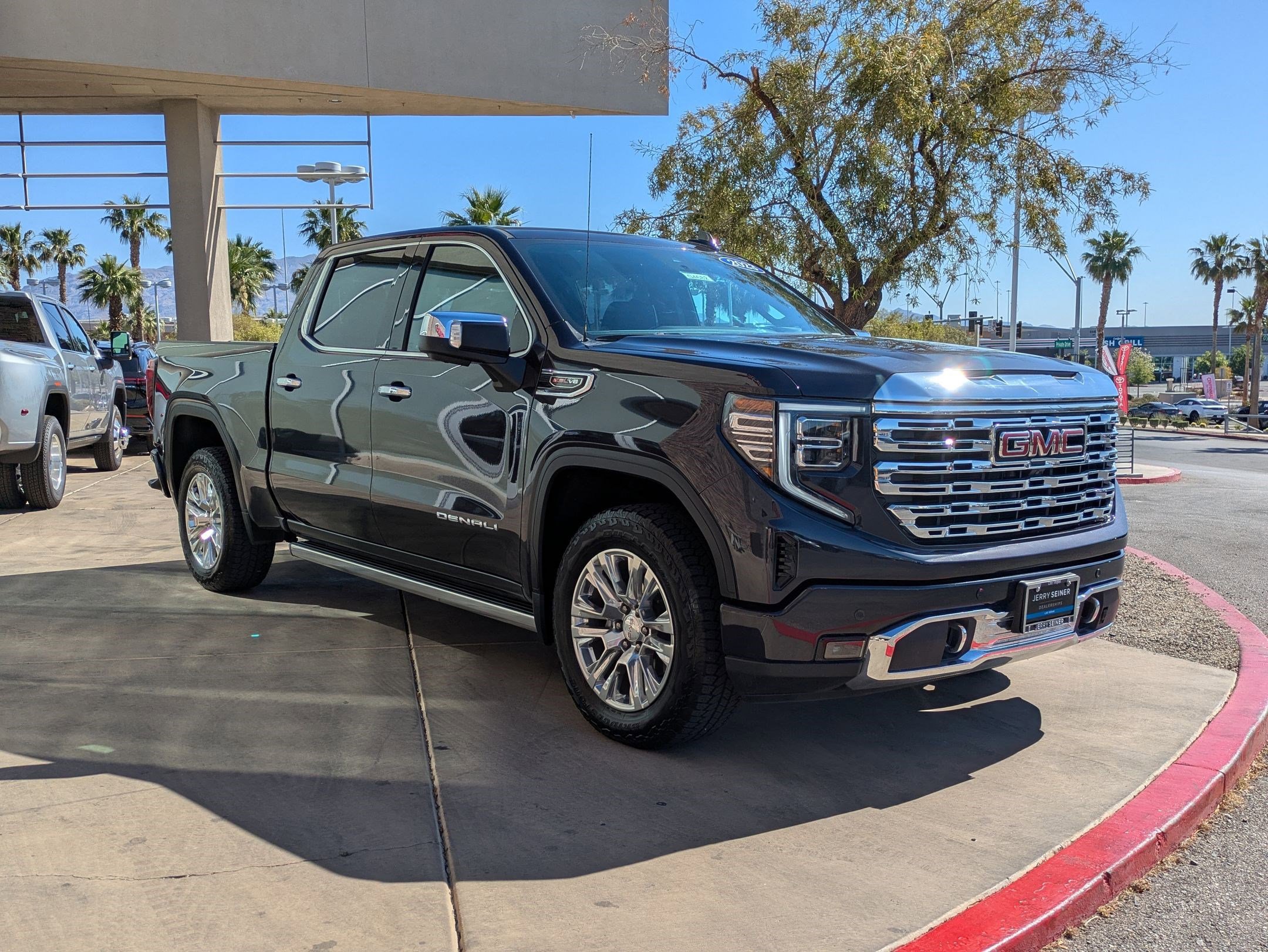 Certified 2023 GMC Sierra 1500 Denali w/ Technology Package AWD/4WD image 8